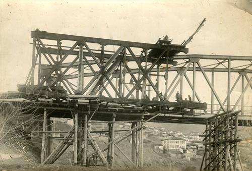 1924 изградба на Железен мост